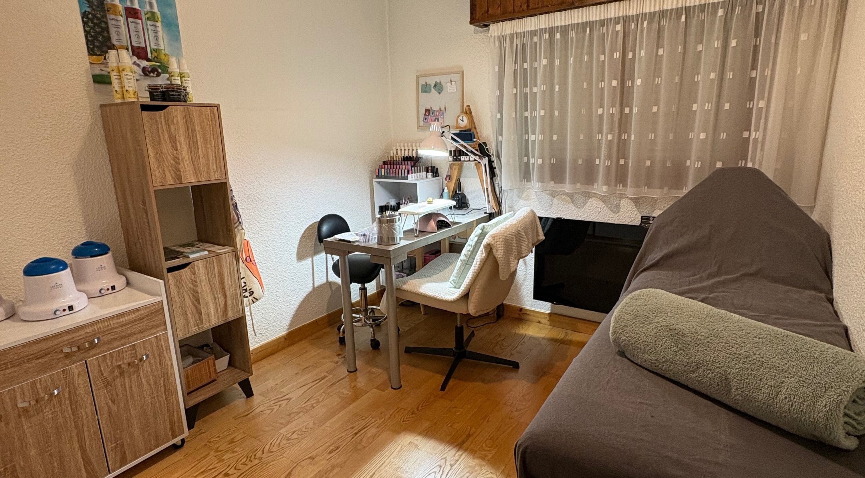 Salle de beauté cosy à ROCK'N'BEAUTY BY JU, Sallanches, Auvergne-rhône-alpes, FR.