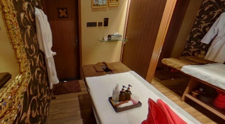 Tranquil massage room at Myo Thai Spa, Ooty, Tamil Nadu, IN, featuring a cozy setting with plush robes.
