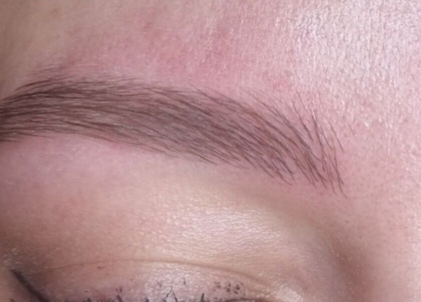 Sourcil magnifiquement dessiné à Dimension Parfaite, Massy, Île-de-France, FR, offrant des soins expert.