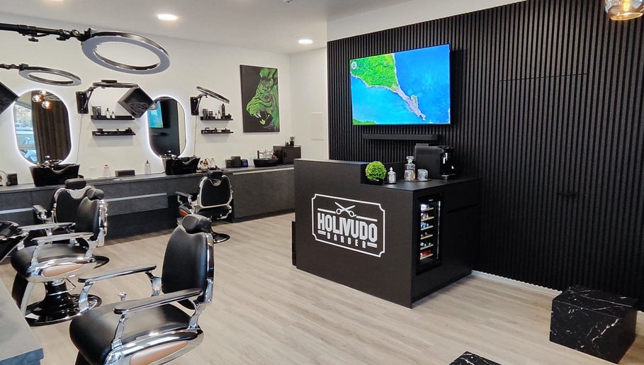 Stilinga Holivudo Barber viduje Klaipėda, Klaipėdos Apskritis, LT. Patogi aplinka su moderniais įrenginiais.