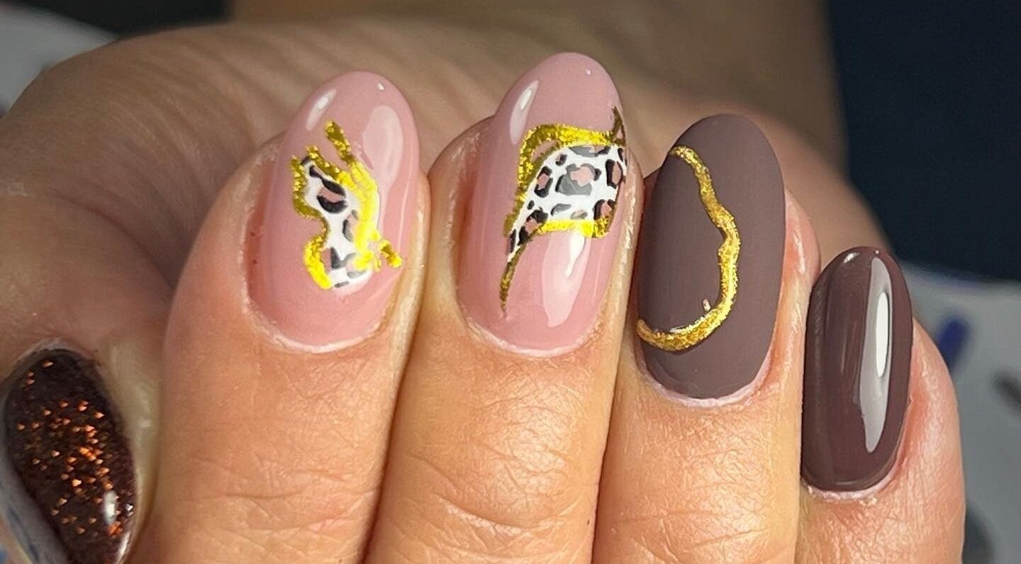 Nail art met goud en dierenprint bij Nails by Deetje, Ijsselstein, Utrecht, NL.