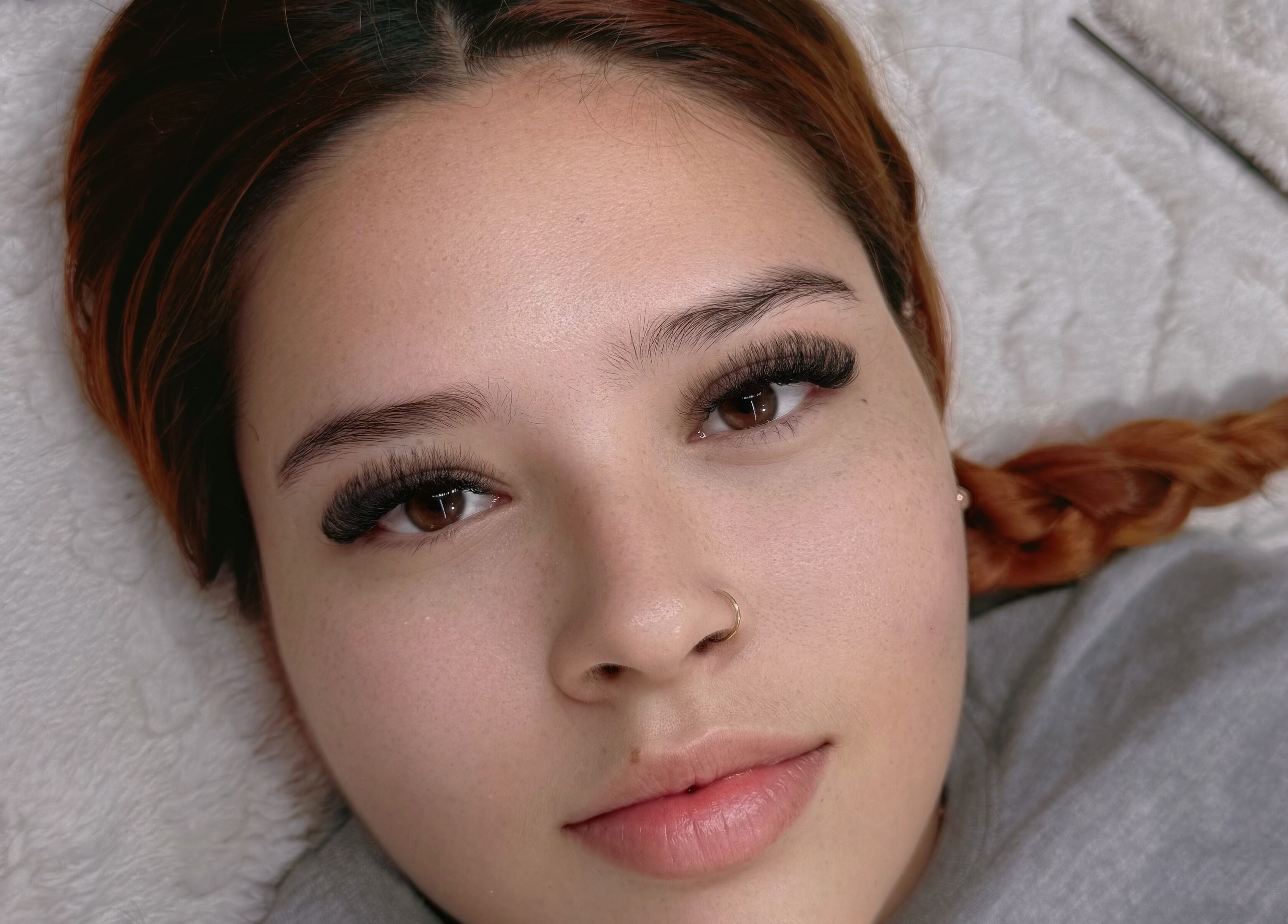 Servicio de extensión de pestañas en Glow Up Studio, Bucaramanga, Santander, CO.