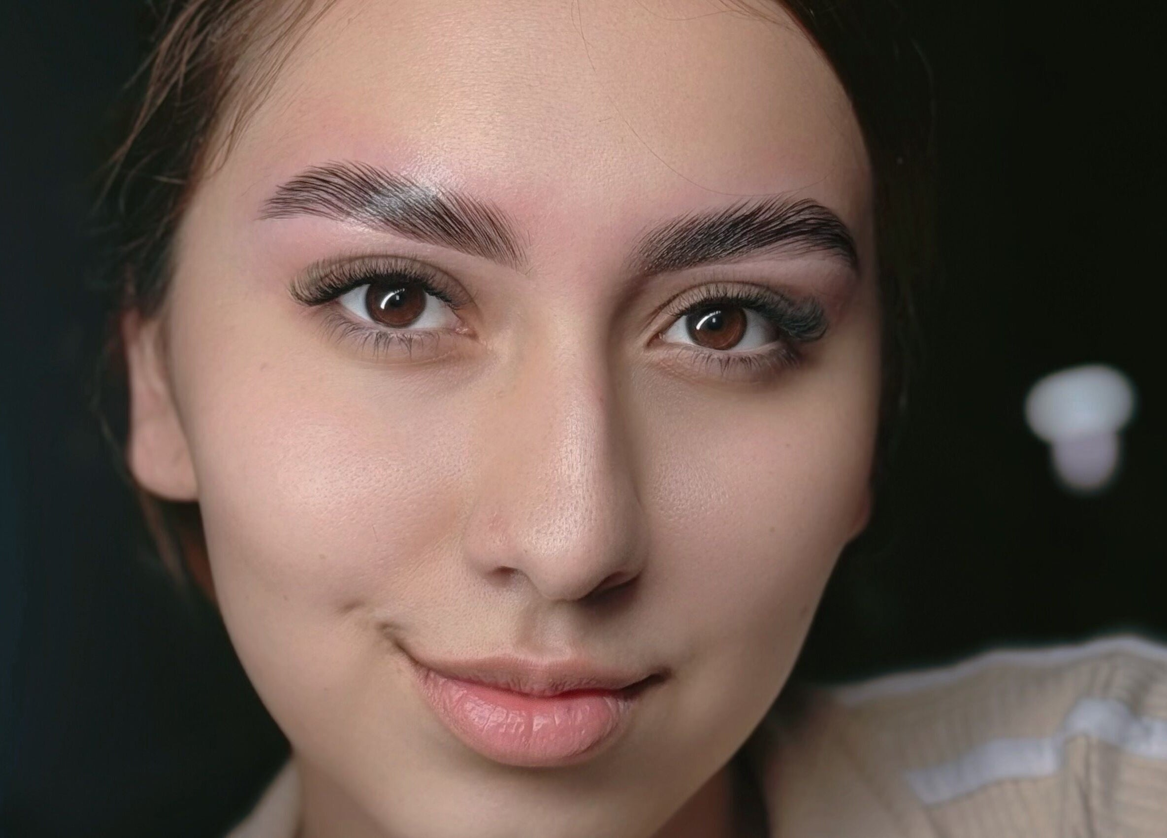 Cejas impecables en Glow up studio, Bucaramanga, Santander, CO. Belleza y cuidado personal.