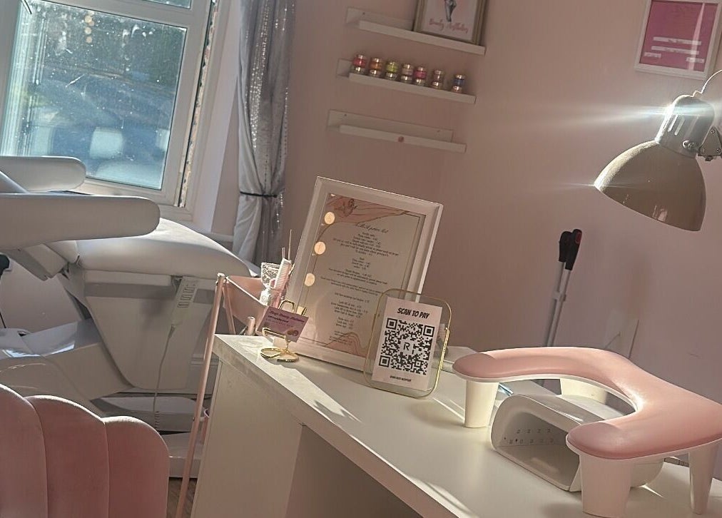 Calming beauty room at Amy’s Beauty Aesthetics, County Meath/Kildare, IE, with chic decor and bright lighting.