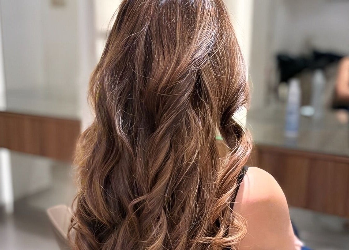 Styled waves at The Browz Salon in Zayed Town, Al-muḥāfaẓat Aš-šamālīyah, BH. Perfect for a glamorous look.