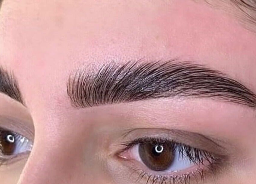 Close-up of perfectly groomed eyebrows at the Browz Salon, Zayed Town, Al-muḥāfaẓat Aš-šamālīyah, BH.