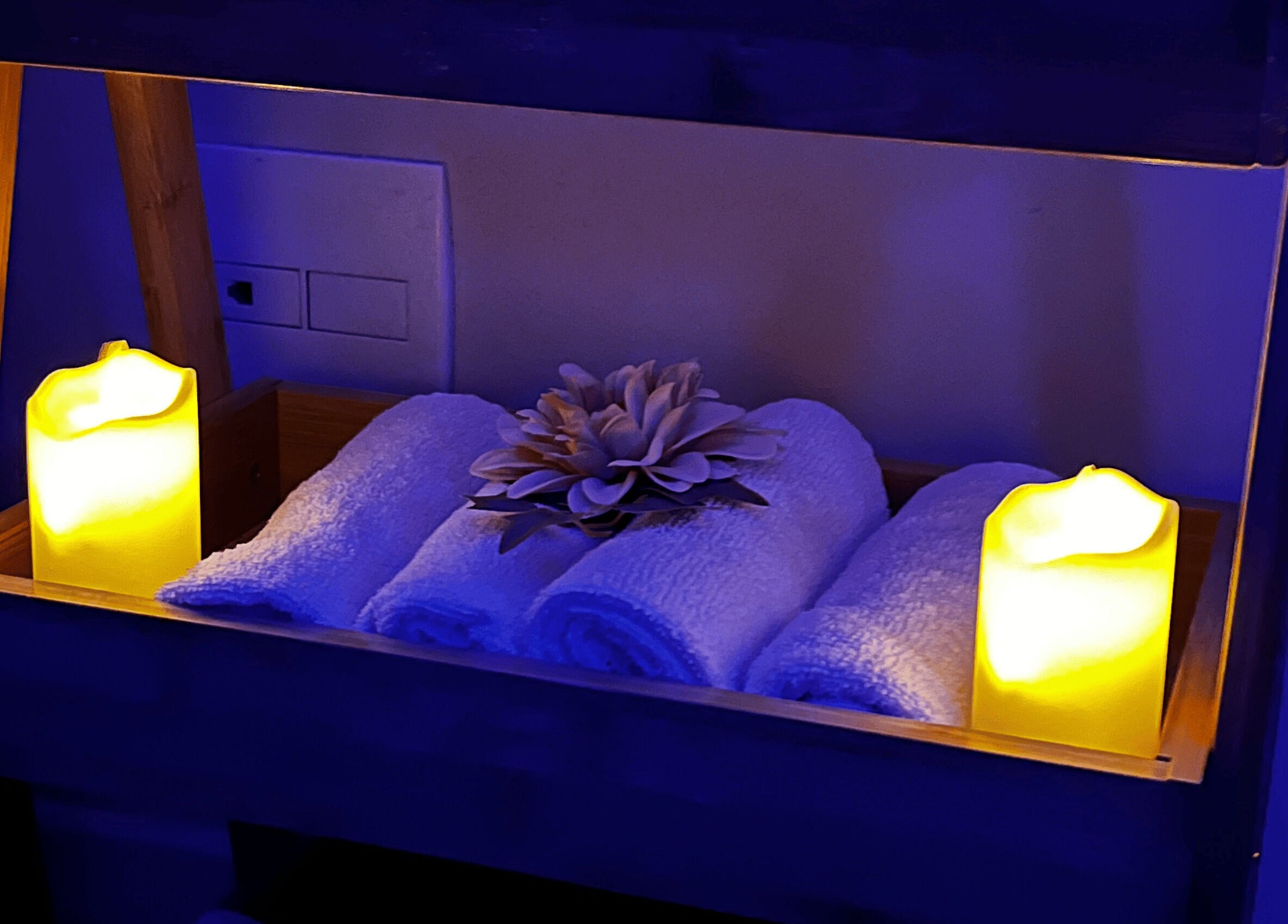 Velas e toalhas no Espaço Wellness SPA Urbano - Niterói - Icaraí, Niterói, Rio De Janeiro, BR.