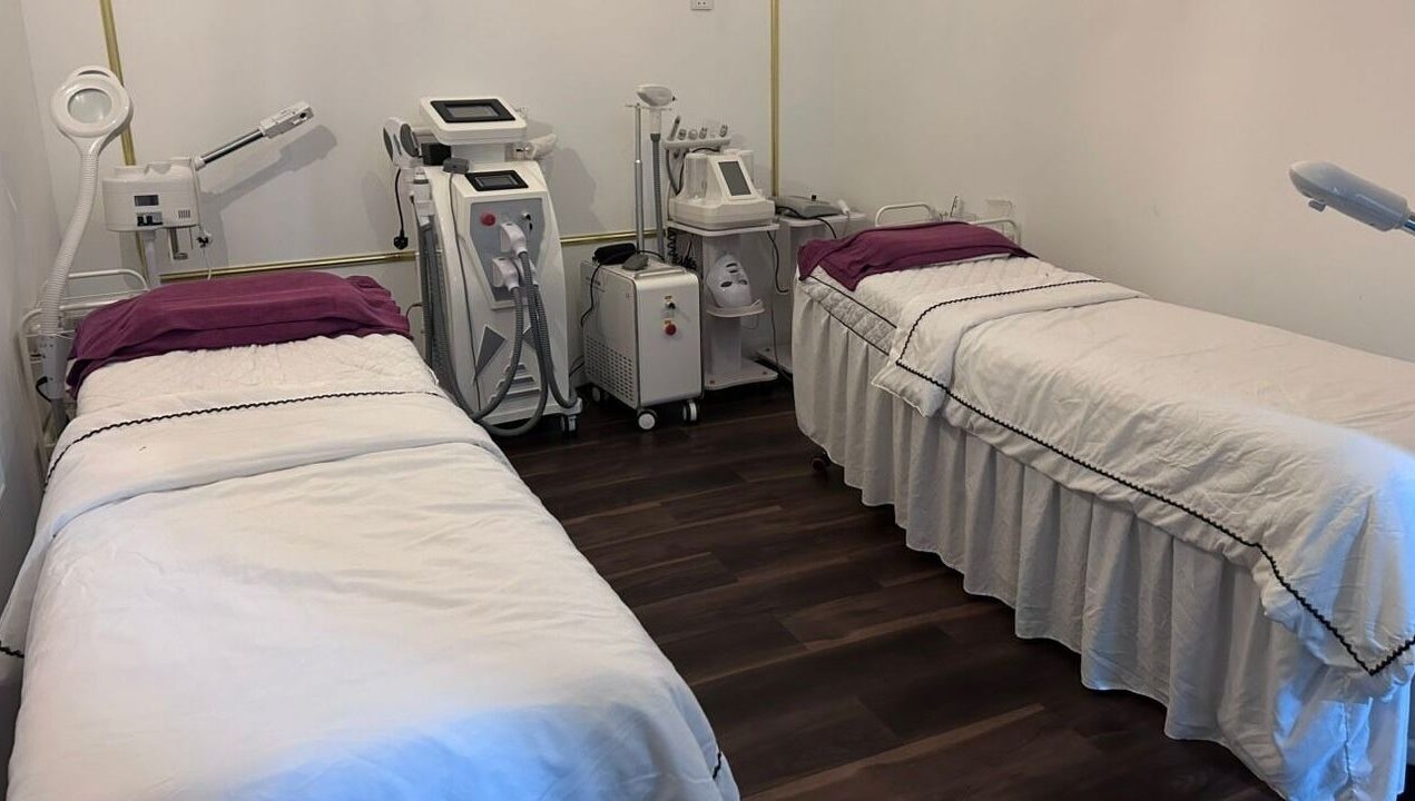 Relaxing therapy beds at Uniflora Beaute (Medical Spa), Johor Bahru, Johor, MY, with advanced treatment machines.