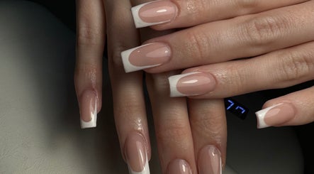 Omorfiá nails by Ash