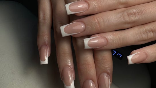 Omorfiá nails by Ash