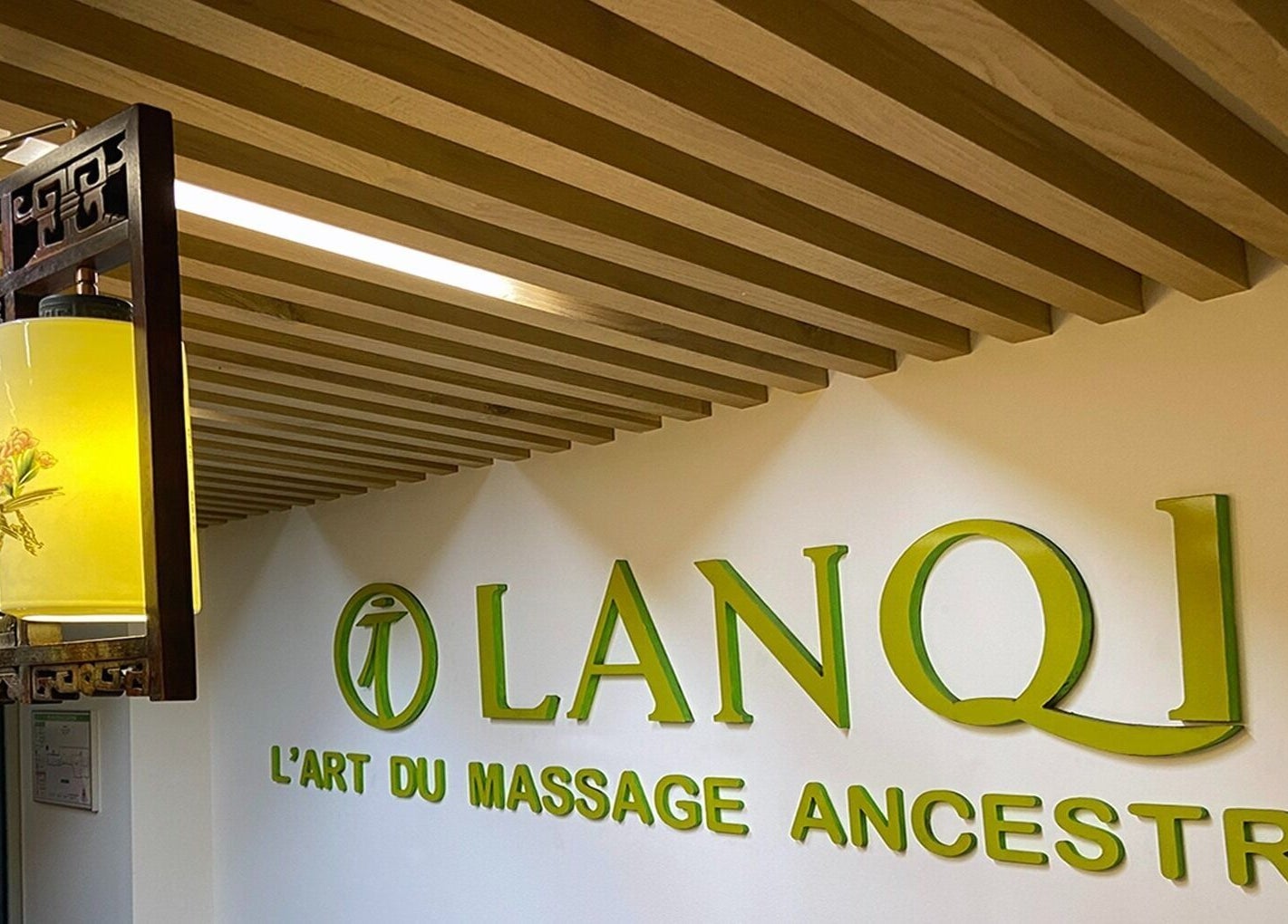 Intérieur moderne de Lanqi Spa - 15è à Paris, Île-de-France, FR avec décoration élégante et apaisante.