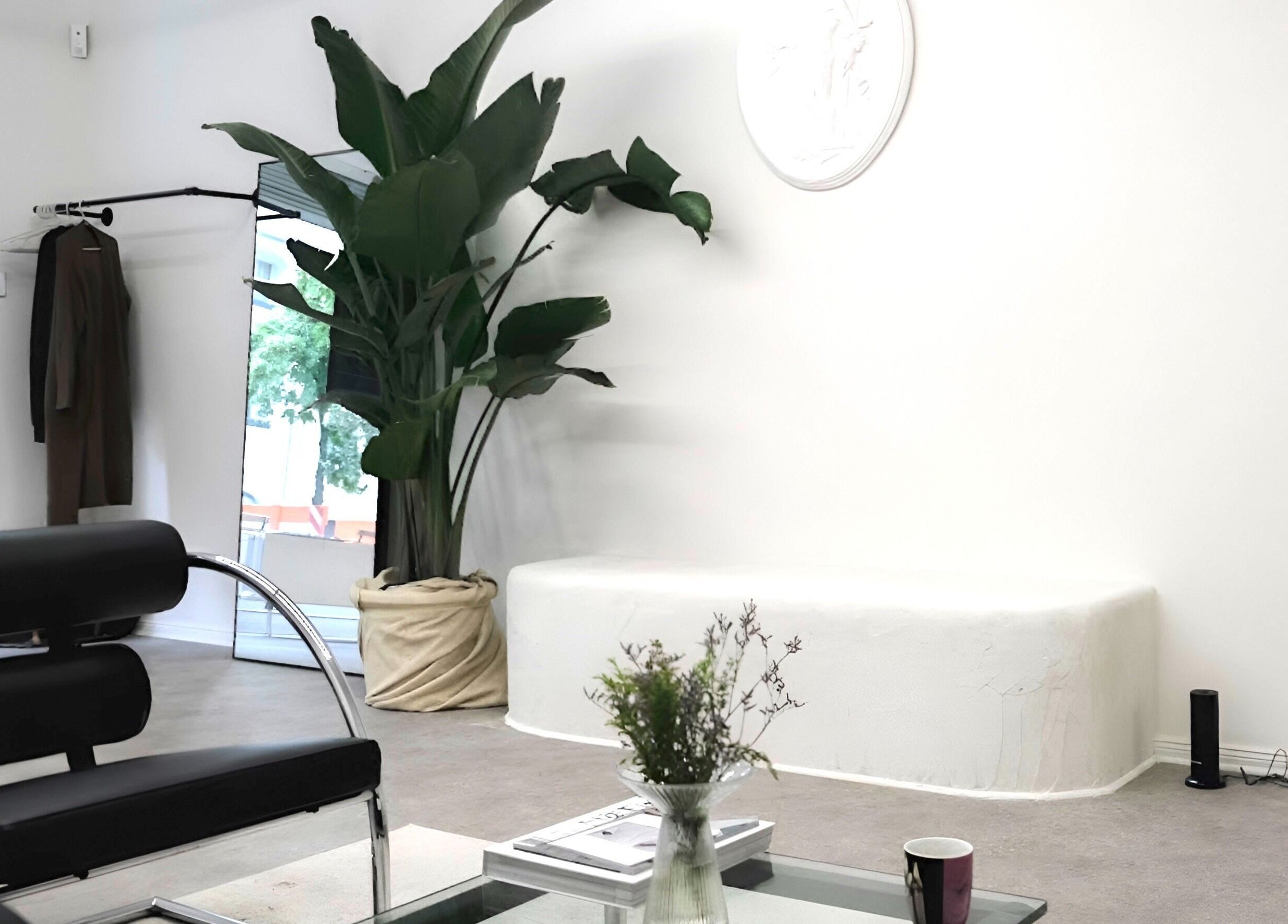 Modern and stylish interior of Usee Tattoo Studio in Berlin, Berlin, DE with sleek furniture and green plant.