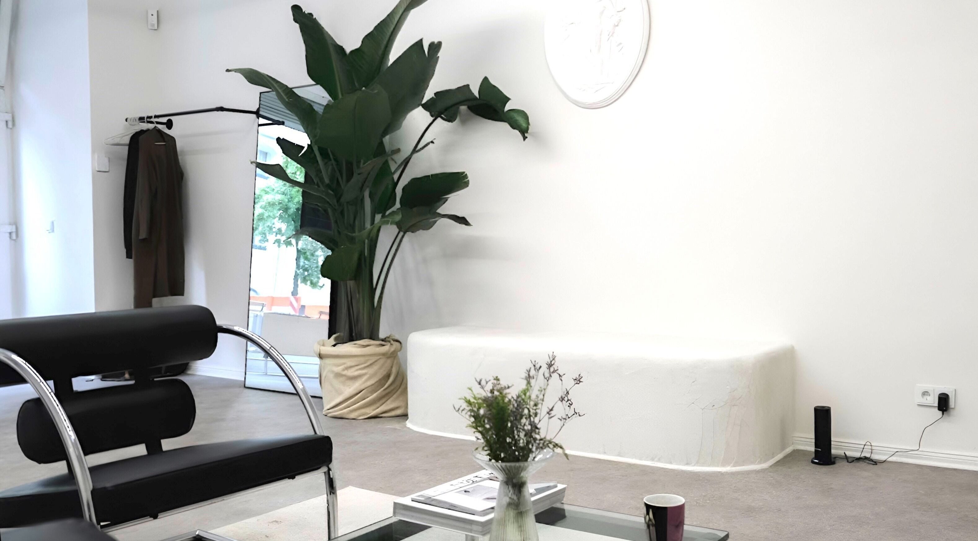 Modern and stylish interior of Usee Tattoo Studio in Berlin, Berlin, DE with sleek furniture and green plant.