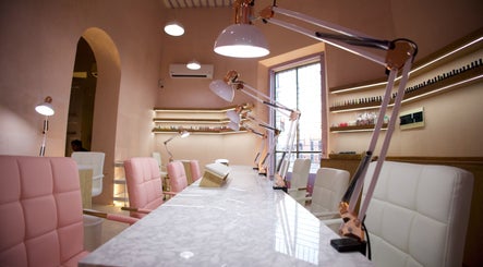 Estación de manicura iluminada en Ceremonia Uñas | Spa - Centro de Mérida, Mérida, Yucatán, MX.