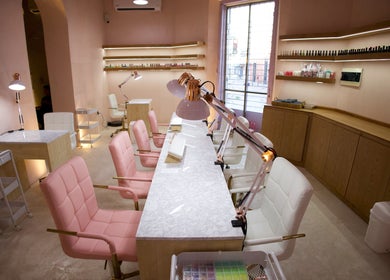 Interior moderno de Ceremonia Uñas | Spa - Centro de Mérida en Mérida, Yucatán, MX.