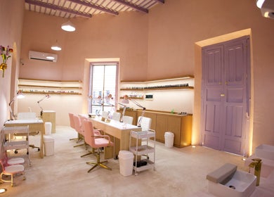 Interior moderno de Ceremonia Uñas | Spa - Centro de Mérida, espacio elegante en Mérida, Yucatán, MX.