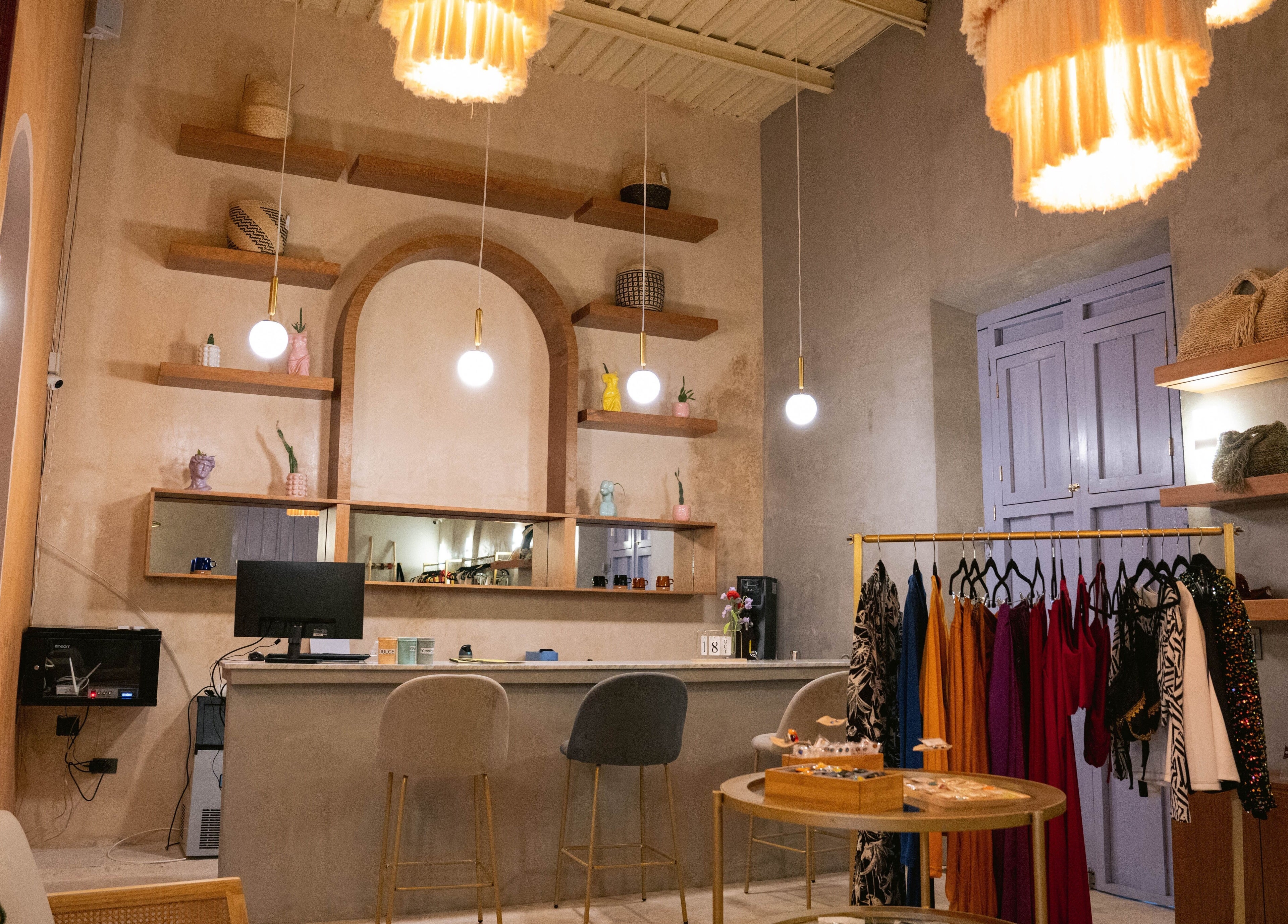 Interior moderno de Ceremonia Uñas | Spa - Centro de Mérida con decoración cálida, Mérida, Yucatán, MX.