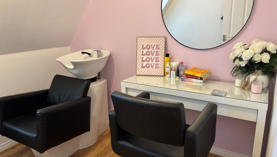 Modern salon chair and wash station at Lorna’s Luxe Hair, Great Dunmow, England, GB, with stylish decor.