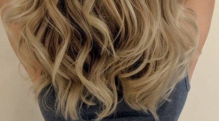 Kristin Flight Hair @ Mane Attraction image 2