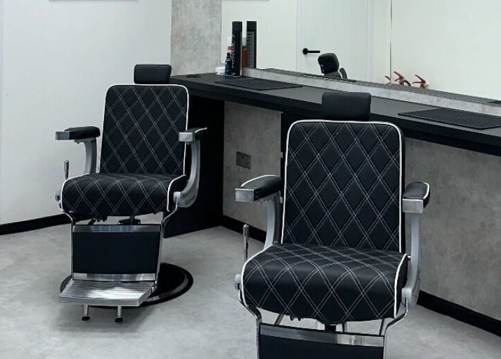 Modern barber chairs at Mattz Barbers, Birmingham, England, GB, offering premium grooming services.
