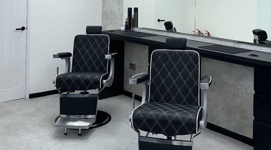 Modern barber chairs at Mattz Barbers, Birmingham, England, GB, offering premium grooming services.