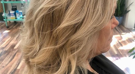 Hair by Donna, bilde 3
