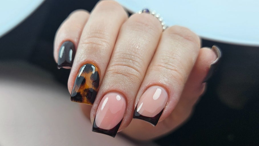 Elegant Nails offers stylish manicure in Cardiff, Wales, GB with unique designs.