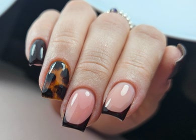 Elegant Nails offers stylish manicure in Cardiff, Wales, GB with unique designs.