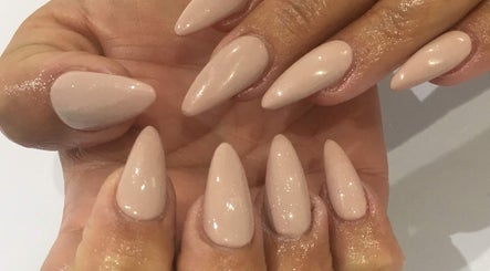 Nails By Lyndsay Mclean – obraz 2