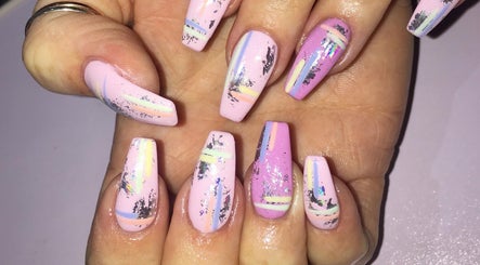 Nails By Lyndsay Mclean – obraz 3