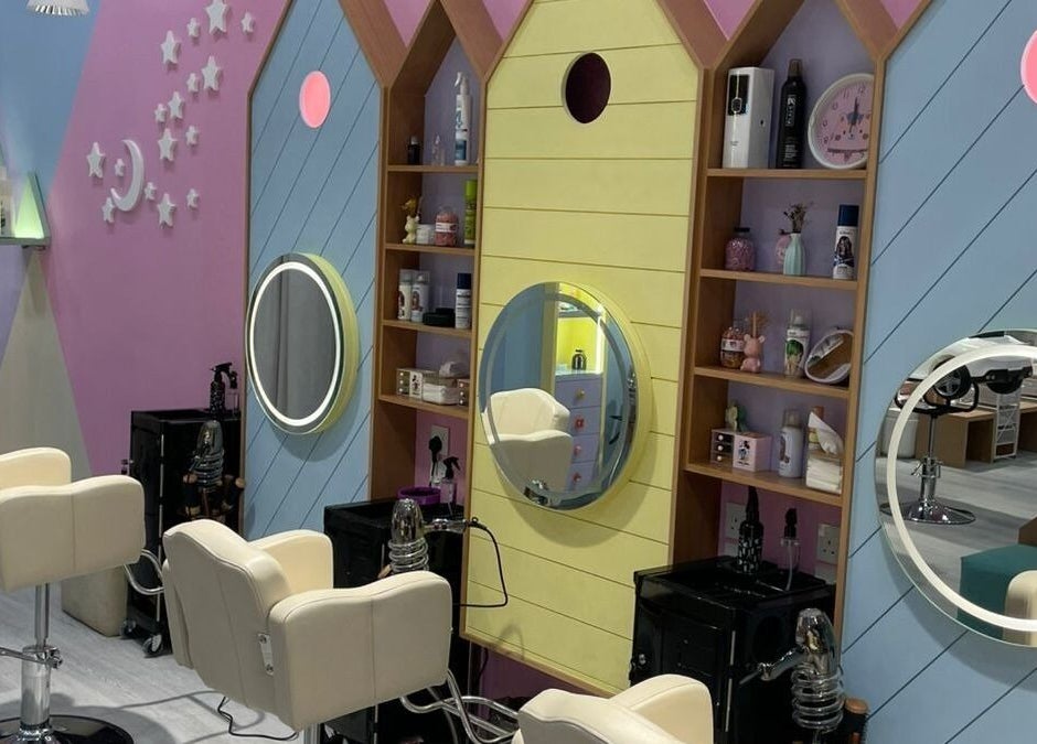 صالون بستايل الهفوف في السعودية يقدم تصميم داخلي أنيق بألوان جذابة وديكور عصري.