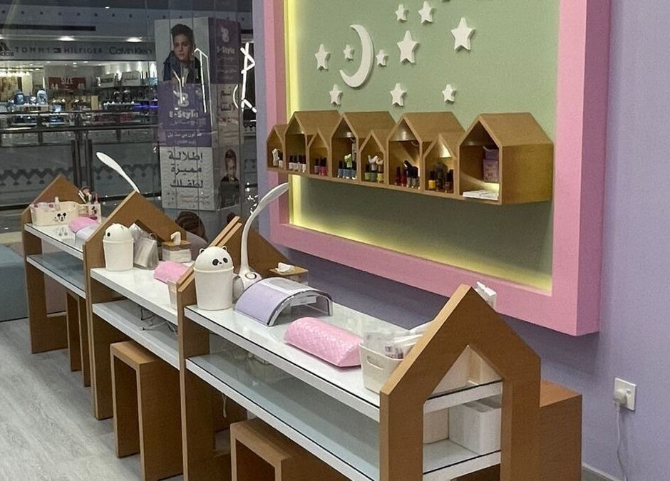 صالون بديكورات فنية في B-Style Al Hamra، الرياض، السعودية.