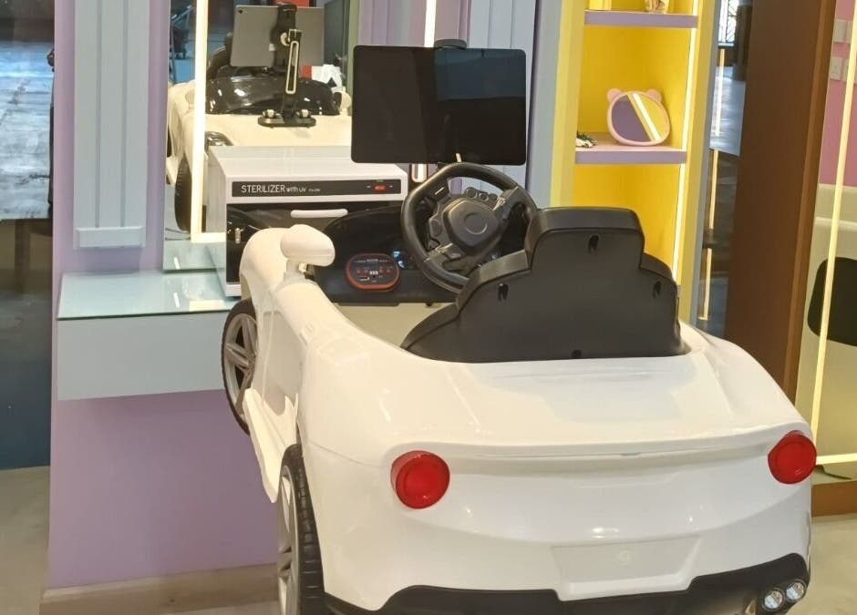 مقعد سيارة الأطفال في صالون بيوتي بمول بي ستايل جزان، جازان، جازان بوليفارد، بلاد صحتك وتجميلك.