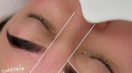 Tratamiento de cejas en Beauté Studio, Chihuahua, Chihuahua, MX. Mejora tu simetría facial.