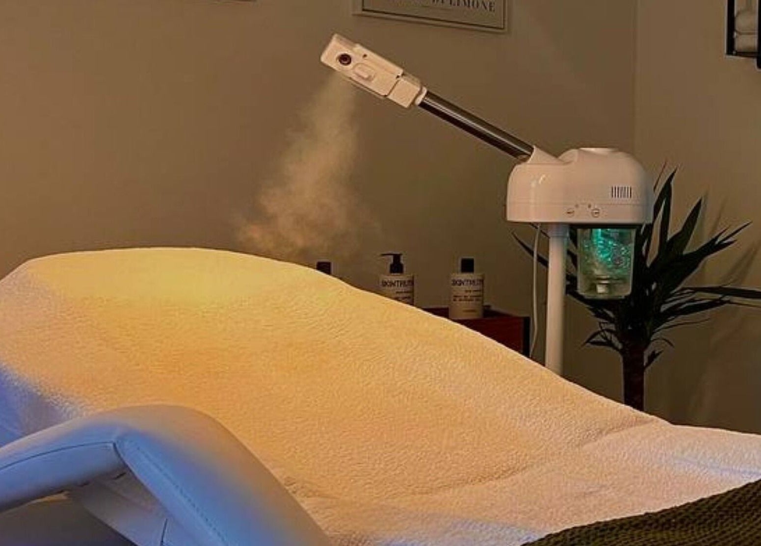 Relaxation room with steam equipment at Essential Recovery, Yarm, England, GB for ultimate wellness.