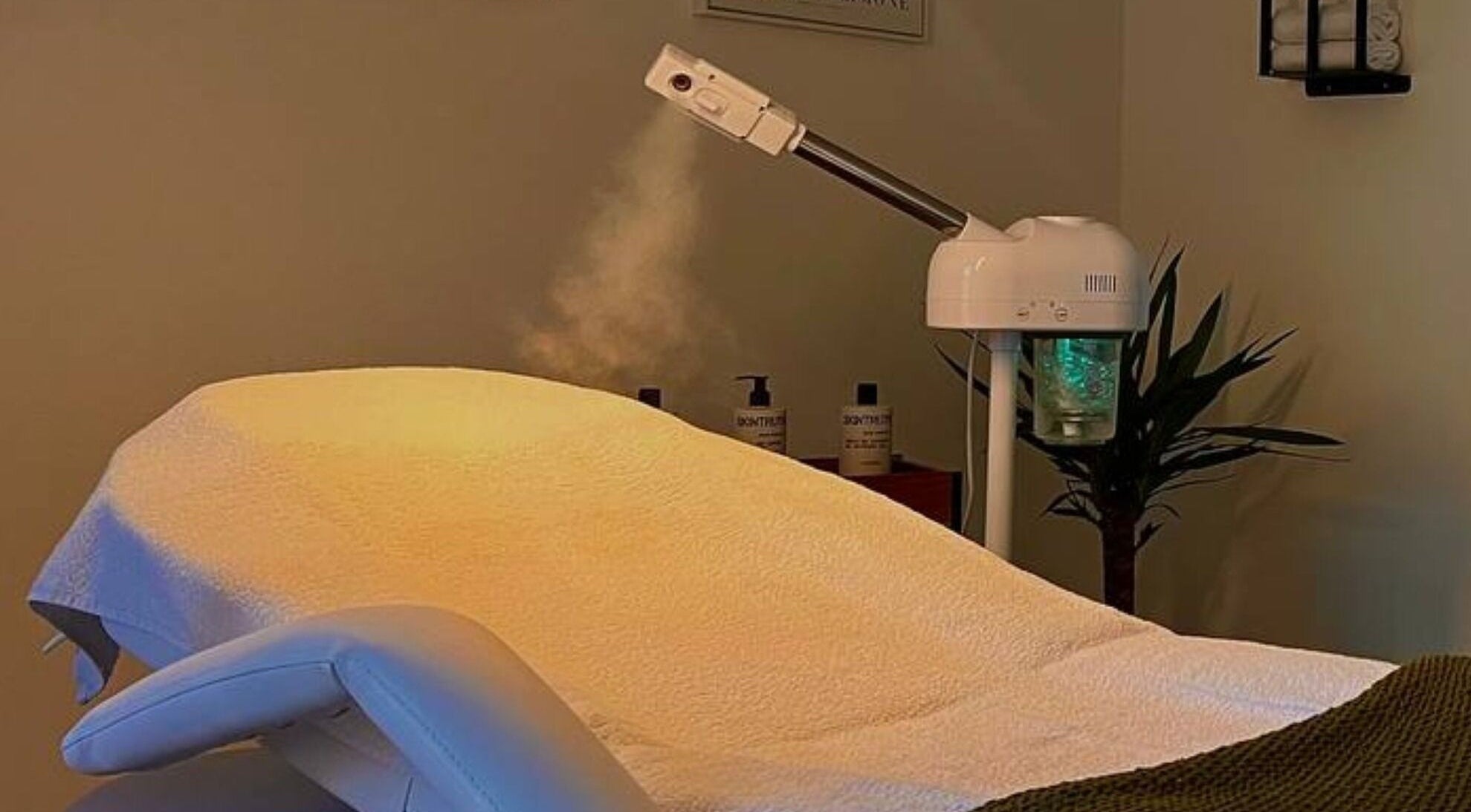 Relaxation room with steam equipment at Essential Recovery, Yarm, England, GB for ultimate wellness.