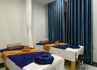 Phòng massage tại Mer Spa Phu Quoc, Phú Quốc, Kiên Giang, VN với giường đôi và không gian thoải mái.