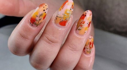 Elegant autumn-themed nail art by Nails By Hayley Jo in Dosthill, England, GB.