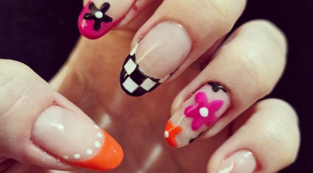 ButterflyMoon Nails imagem 2