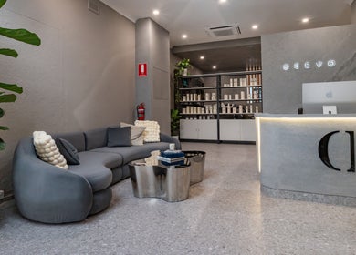 Modern reception area at Deevo Hair Salon in Melbourne, Victoria, AU with sleek decor and comfortable seating.