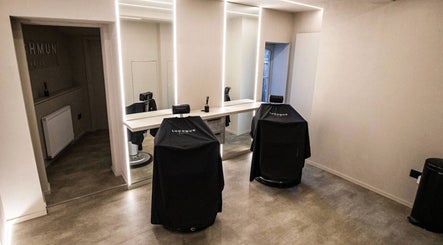 Luchmun Studios Ware offers elegant salon chairs and mirrors in Ware, England, GB, showcasing modern design.