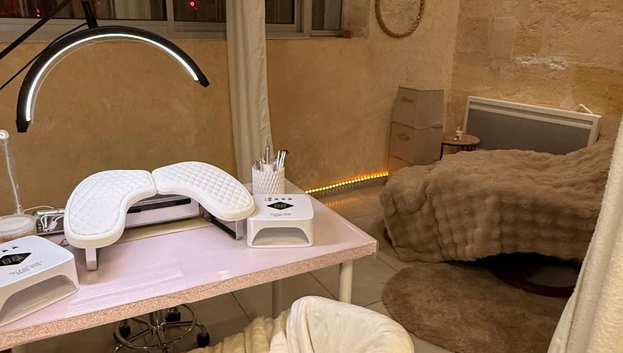 Salle de soins accueillante chez Jan Bordeaux, Bordeaux, Nouvelle-Aquitaine, FR, pour une détente ultime.