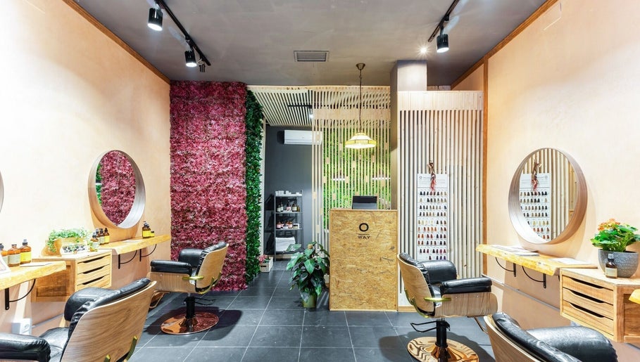 Imagen 1 de Flower Fall Organic Hair Salon