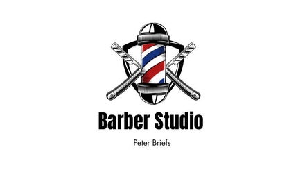Logotipo de Barbería Peter Briefs en Salto, Departamento De Salto, UY, con navajas y poste clásico.