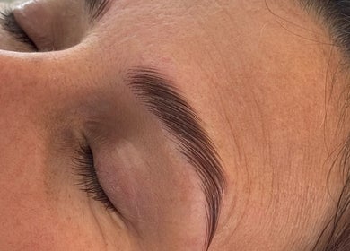 Tratamiento de cejas en Indigo & Co., Ituzaingó, Provincia De Buenos Aires, AR. Resultados impecables.