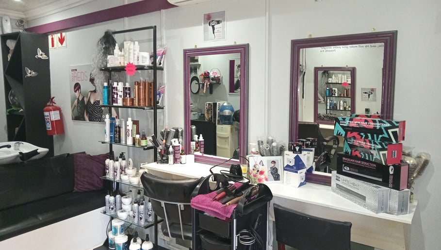 Image de Bhind Da Scenz Salon Sales 1