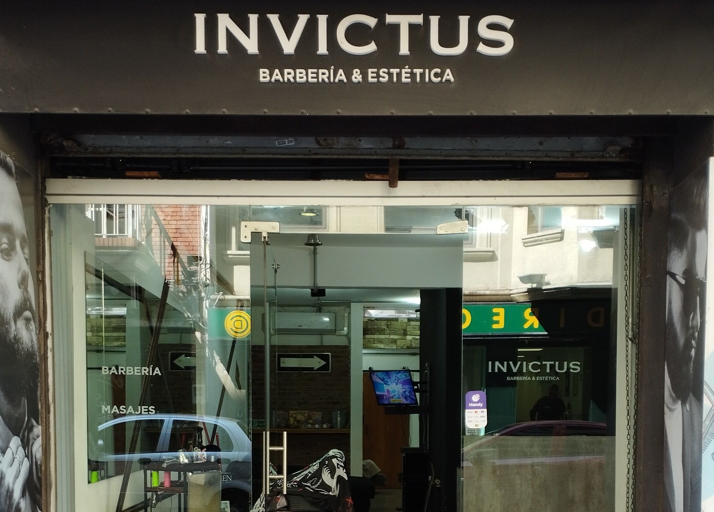Entrada de Invictus Barbería en Montevideo, Departamento De Montevideo, UY.