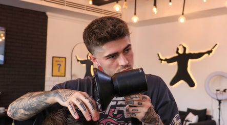 Sweeney Todds Barbers, bilde 2
