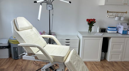 Luxurious beauty chair at PAŁKA | Witney Beauty & Aesthetics, Witney, England, GB, ready for treatments.