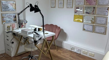 Elegant beauty workspace at PAŁKA | Witney Beauty & Aesthetics, Witney, England, GB with a plush pink chair.
